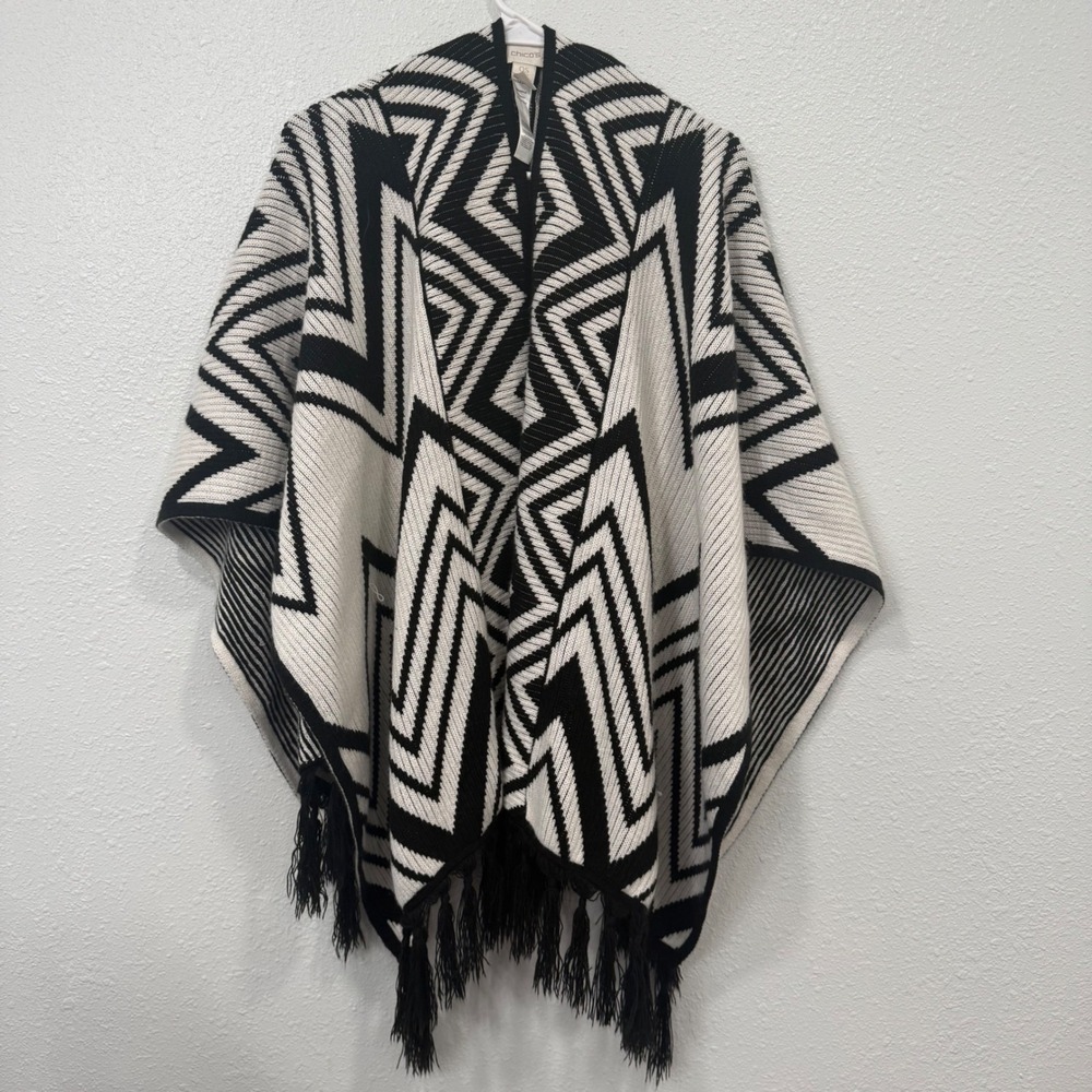 Chicos Poncho Wrap Black White Geometric Chevron Fringe Tassel Knit OS